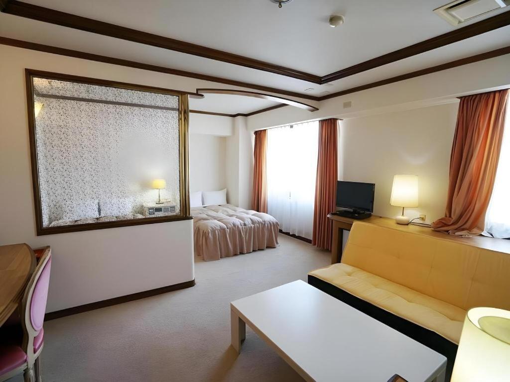 Neyagawa Trend Hotel Osaka Exteriör bild