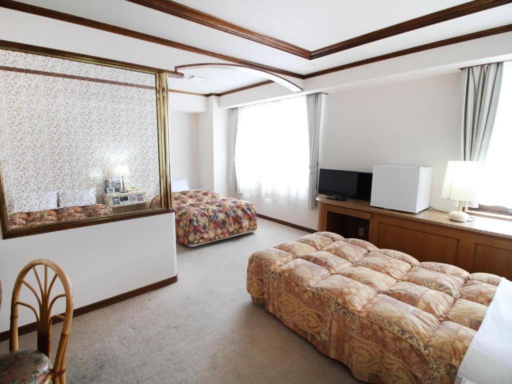 Neyagawa Trend Hotel Osaka Exteriör bild