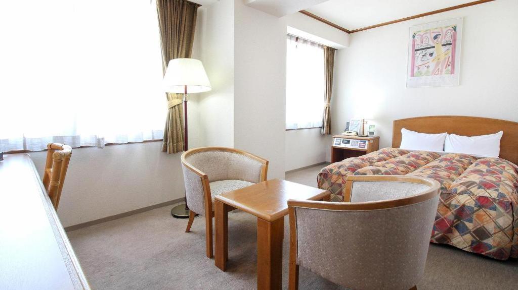 Neyagawa Trend Hotel Osaka Exteriör bild